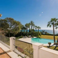 Beach frontline Villa with south orientation at Estepona for Sale | Andalusia 🇪🇸