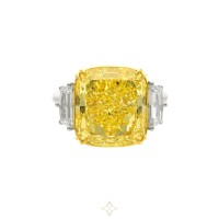 Platinum, Gold, 12.58ct Radiant Cut Fancy Intense Yellow Diamond Engagement Ring | Milano 🇮🇹