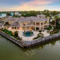 Exquisite Estate On Private Corner Lot for Sale | Texas 🇺🇸