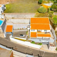Spacious Home With Integrated Guest Rentals In Garajau | Santa Cruz 🇵🇹