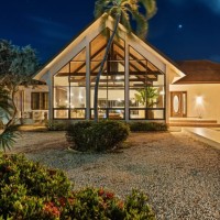 Beautifully Renovated Villa Offering Space, Privacy, And Potential | Santa Cruz 🇦🇼