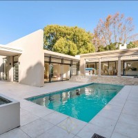 Generous Property with Scope for Renovation or Development | Bishopscourt 🇿🇦