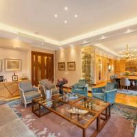 A Truly Stunning Gated Detached House With A Garden And Spa Facilities | London 🇬🇧