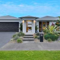 Modern & Contemporary Beach House at Palm Cove | Queensland 🇦🇺