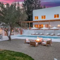 Sculptural Oceanfront Estate On Malibu’s Coveted Coastline | CA 🇺🇸