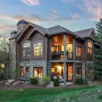 Corner‑Lot Retreat With Ski Access Steps From Panoramic Peaks | CO 🇺🇸