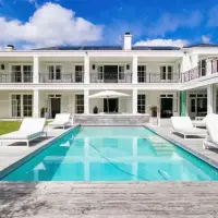 Majestic Contemporary Georgian Residence In Prime Constantia Location | Cape Town 🇿🇦