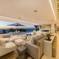 A Bespoke Masterpiece Of Sophistication On The Atlantic Seaboard | Cape Town 🇿🇦