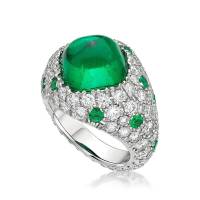 CUSHION-SHAPED 18K WHITE GOLD & EMERALD RING | Central 🇭🇰
