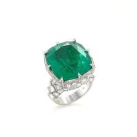 CUSHION-SHAPED EMERALD & DIAMOND RING | Central 🇭🇰