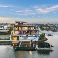 Exquisite Waterfront Living Architectural Masterpiece | Queensland 🇦🇺