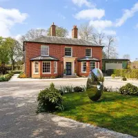 An Immaculately Renovated Grade II Listed Georgian House In A Stunning Riverside Setting | Reading 🇬🇧