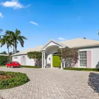 Beautifully Villa, just steps from both the Ocean & the Lake Trail | Palm Beach, FL 🇺🇸