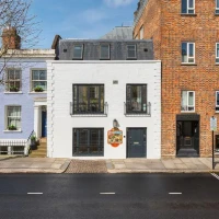Newly Renovated Residence With Two Private Terraces | London 🇬🇧