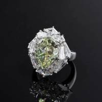 Natural Fancy Green Yellow Pear Shape Brilliant Cut Diamond Ring | Central 🇭🇰